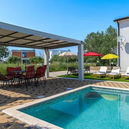 House Tiffany Galizana